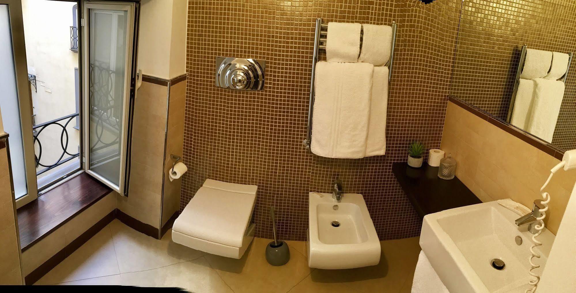 The Royals Experience Bed & Breakfast Naples Exterior photo