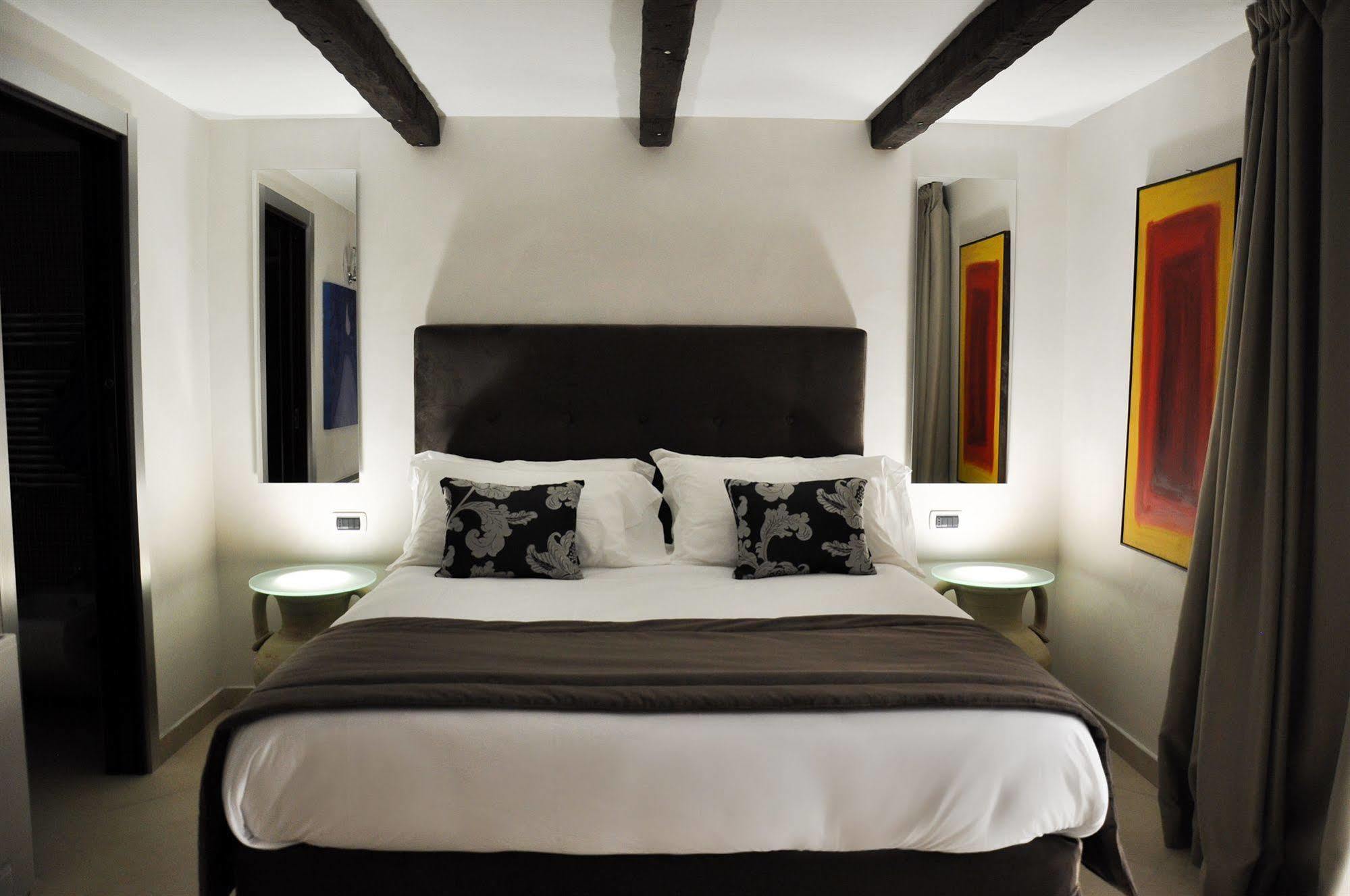 The Royals Experience Bed & Breakfast Naples Exterior photo